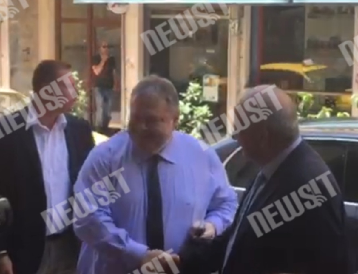 Αφίξεις στα γραφεία ΠΑΣΟΚ