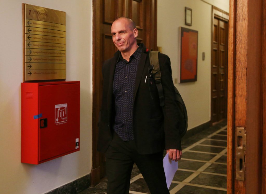 Βαρουφάκης: Το δισάκι του στον ώμο….
