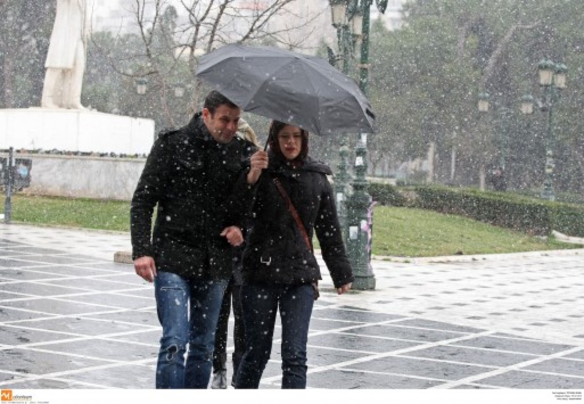 Χιονίζει στη Θεσσαλονίκη