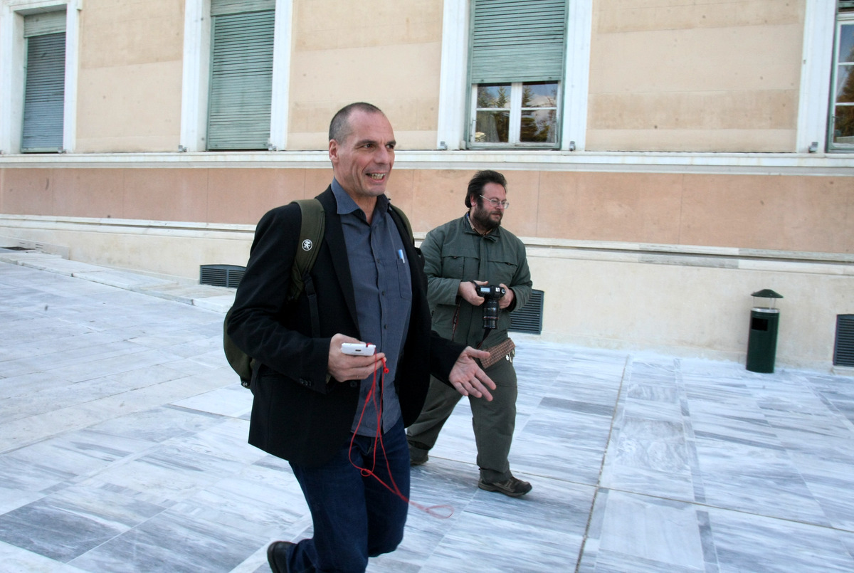 Όταν ο Τσίπρας τηλεφώνησε στον “αέρα” στον Βαρουφάκη