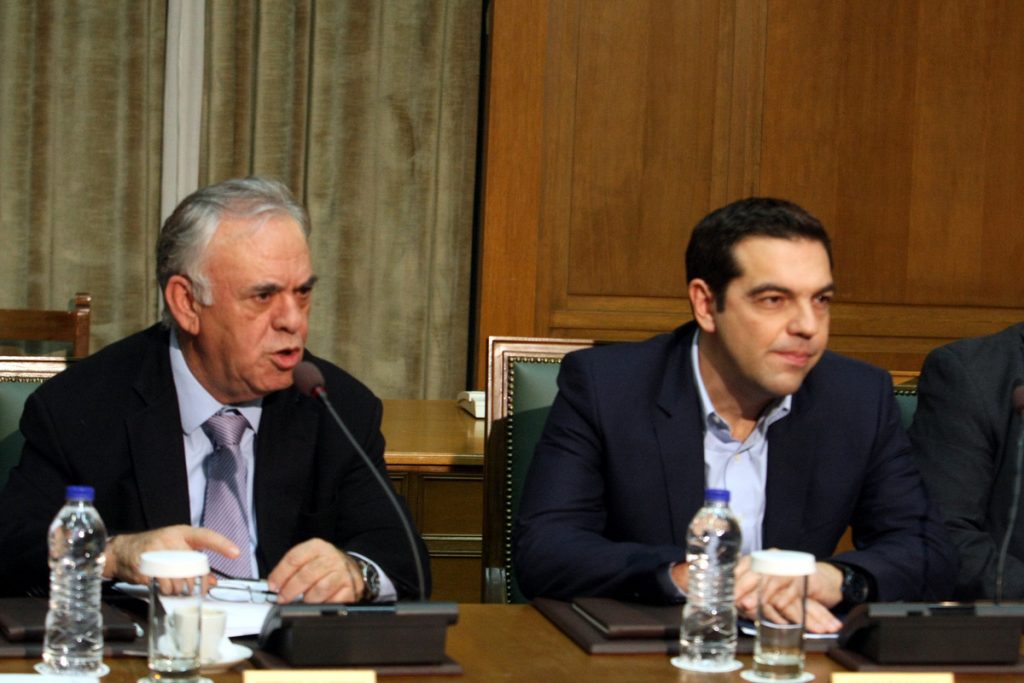 Απέξω απέξω θα συζητήσουν το πολυνομοσχέδιο στο υπουργικό – Μόνο τις κόκκινες γραμμές