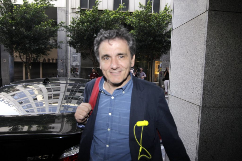 Τσακαλώτος: «Ναι στις κόκκινες γραμμές, αλλά…»