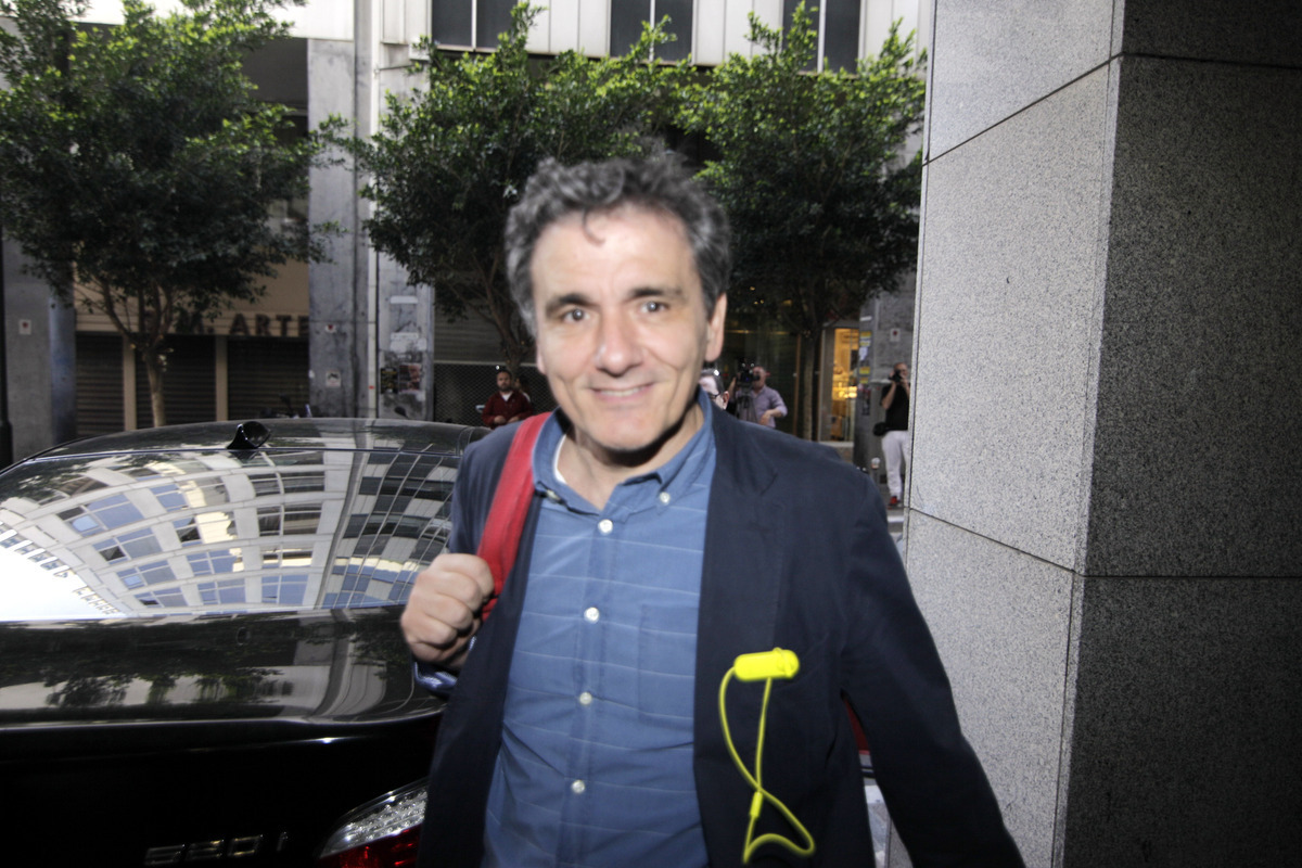 Τσακαλώτος: «Ναι στις κόκκινες γραμμές, αλλά…»