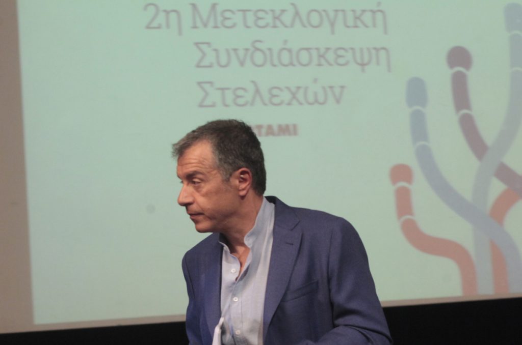 Θεοδωράκης: Γρήγορα τη συμφωνία να υπογράψω. Τελειώνει το στυλό…