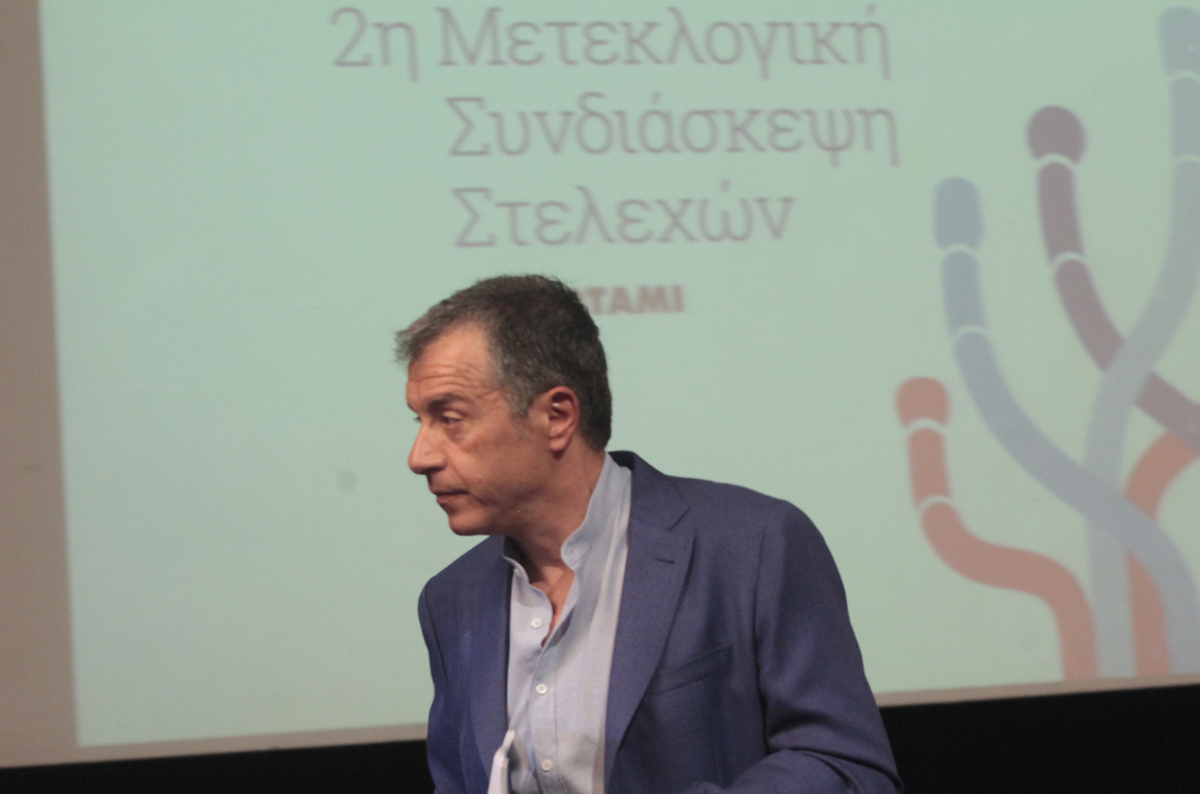 Θεοδωράκης: Γρήγορα τη συμφωνία να υπογράψω. Τελειώνει το στυλό…
