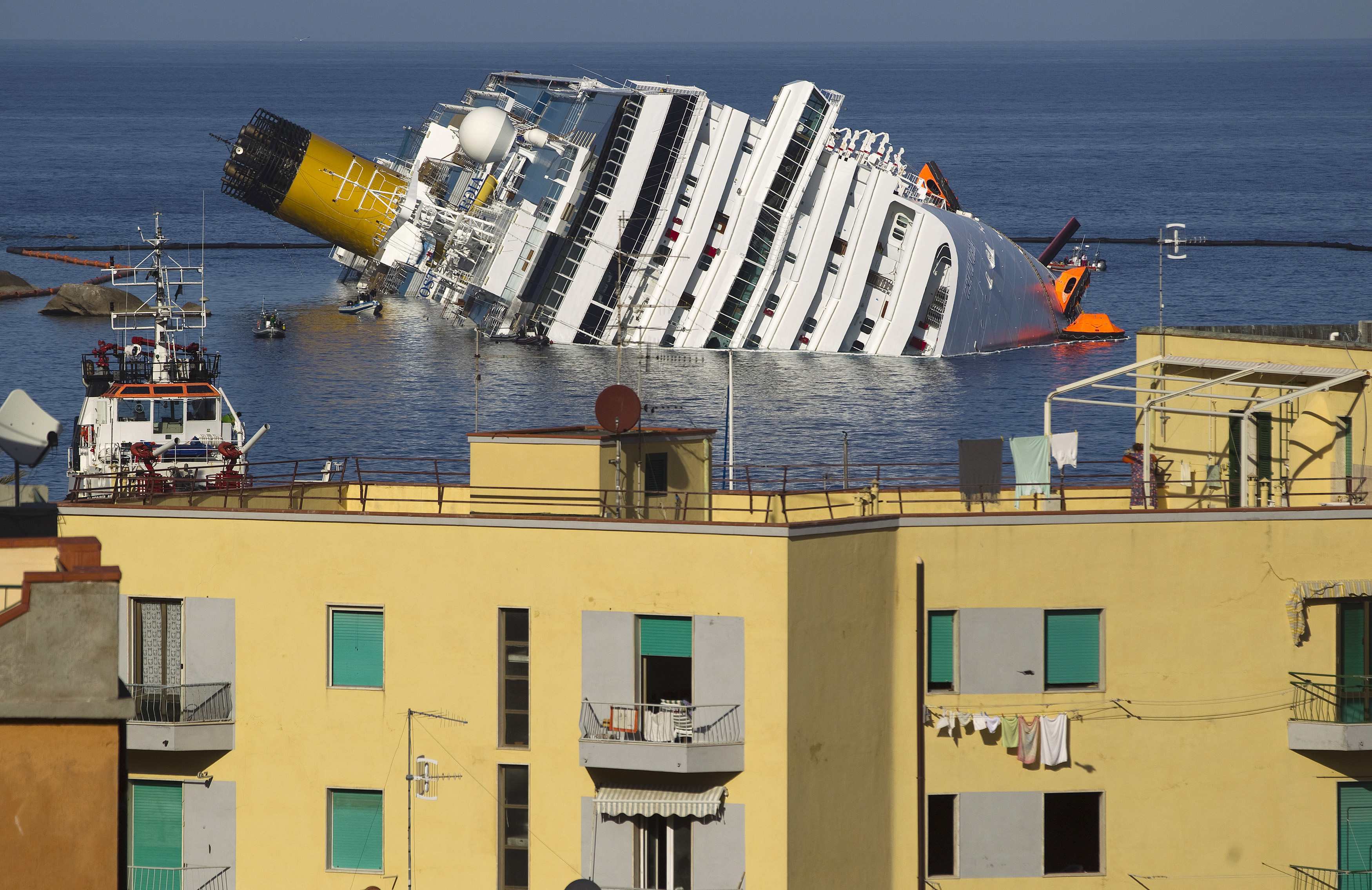 Σταμάτησαν – πάλι- οι έρευνες στο Costa Concordia