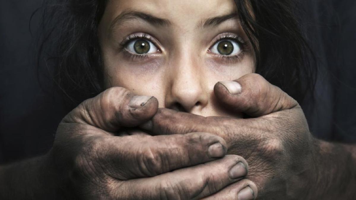 Παιδική κακοποίηση: Συγκλονίζουν οι αριθμοί στην Ελλάδα – Τι μπορούμε να κάνουμε όλοι μας