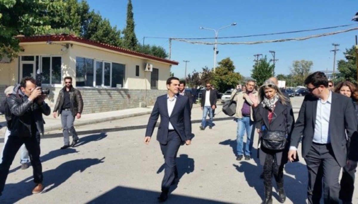 Αποθέωση Τσίπρα στις φυλακές