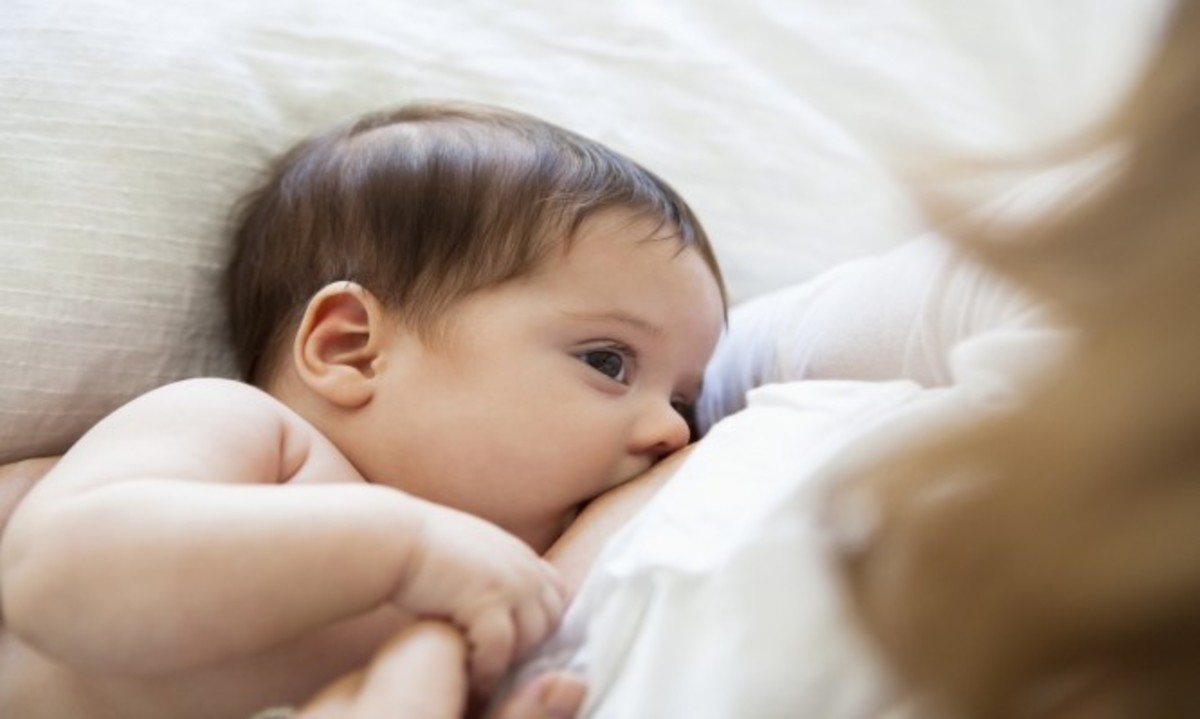 Μητρικός θηλασμός: Τι προσφέρει σε μητέρα και παιδί – Ποιά η σωστή διατροφή