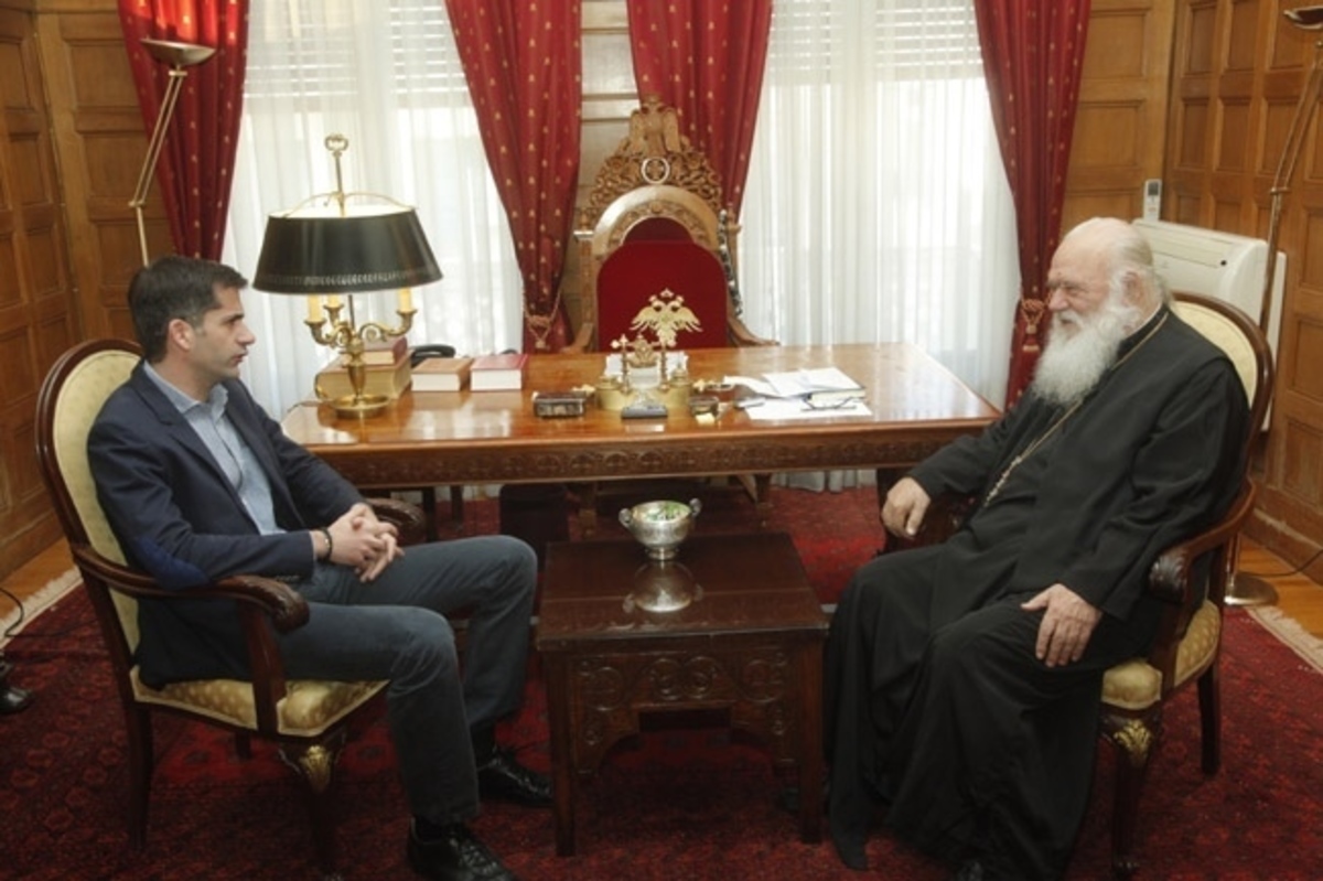 Ο Κώστας Μπακογιάννης στον Αρχιεπίσκοπο