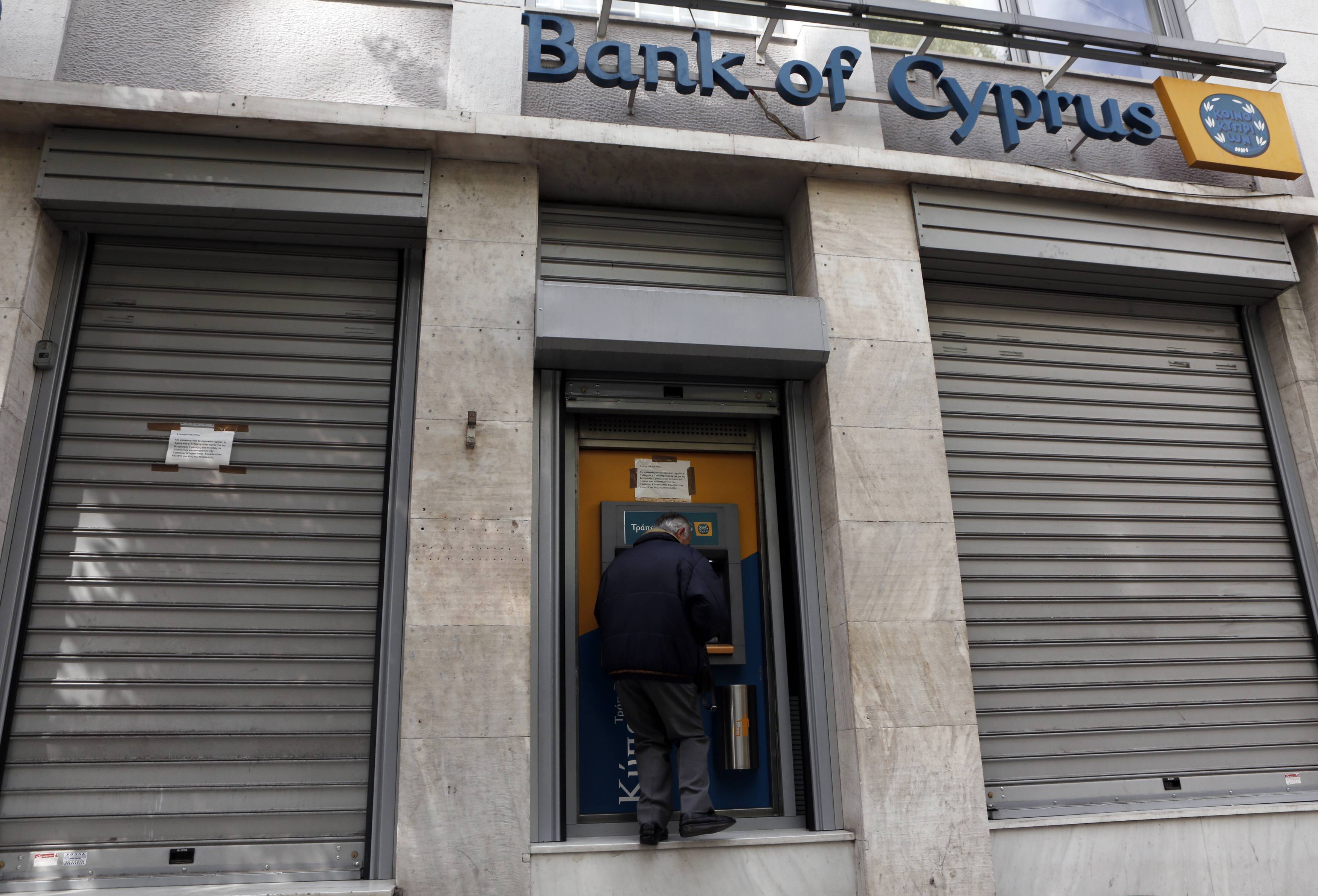 Κλειστές και σήμερα οι Κυπριακές τράπεζες στην Ελλάδα – Κανονικά λειτουργούν τα ΑΤΜ