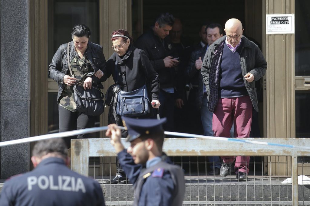 Τέσσερις οι νεκροί από το μακελειό στο Μιλάνο – Μεταξύ των νεκρών ένας δικαστής και ένας δικηγόρος