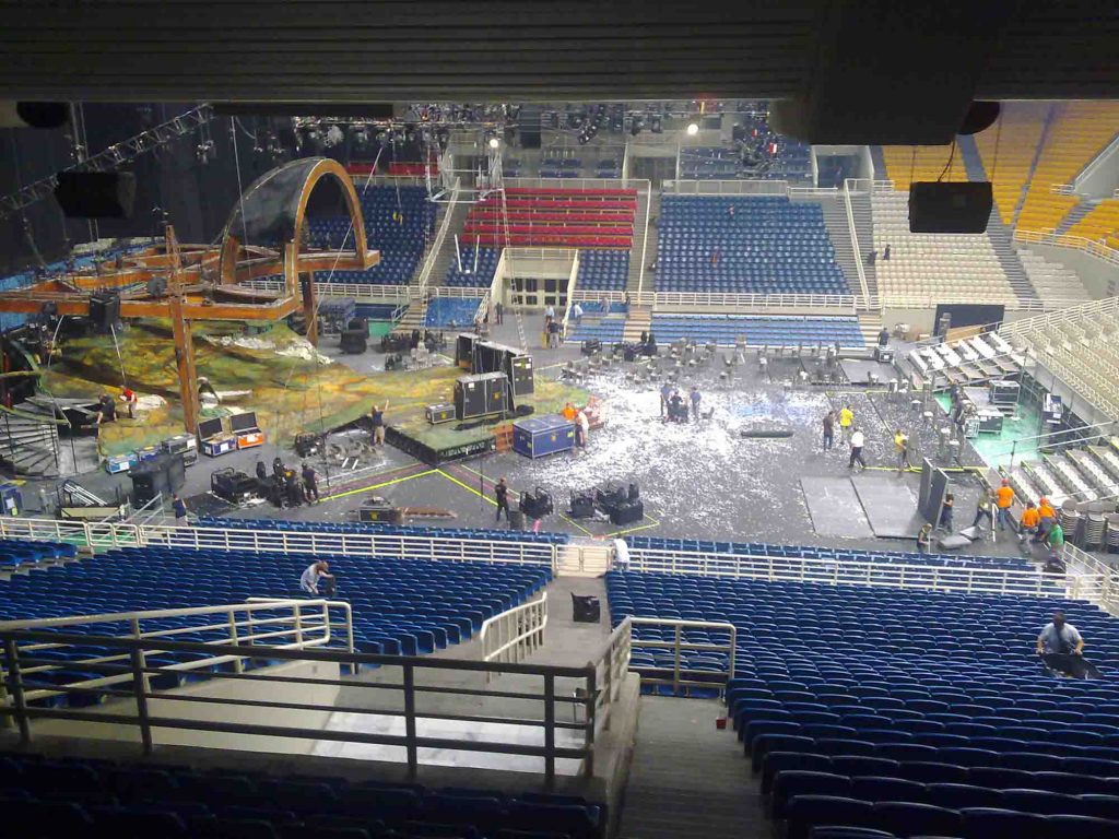 Ποιός μπορεί μέσα σε 25 λεπτά να καθαρίσει το κλειστό του ΟΑΚΑ;