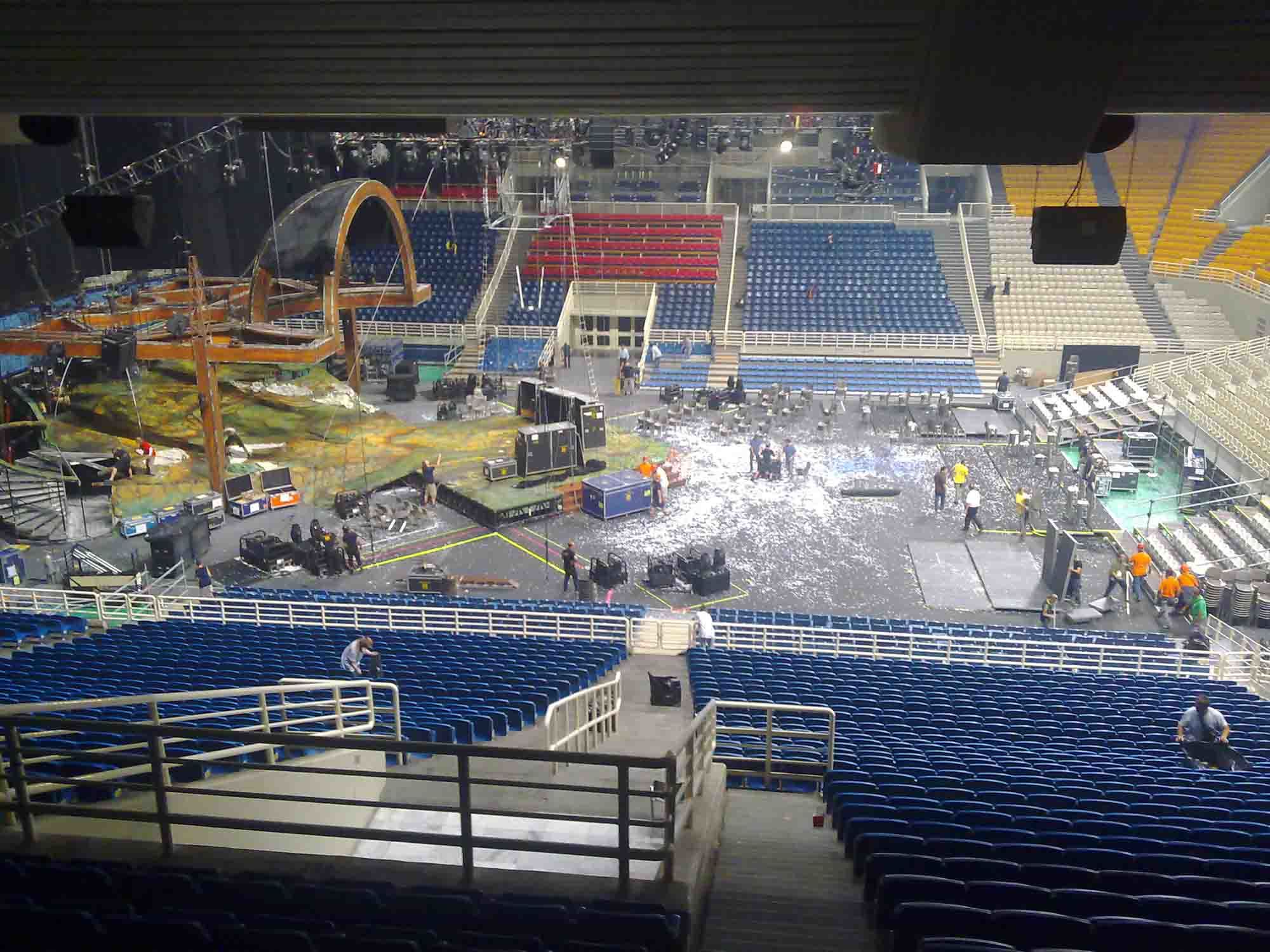 Ποιός μπορεί μέσα σε 25 λεπτά να καθαρίσει το κλειστό του ΟΑΚΑ;