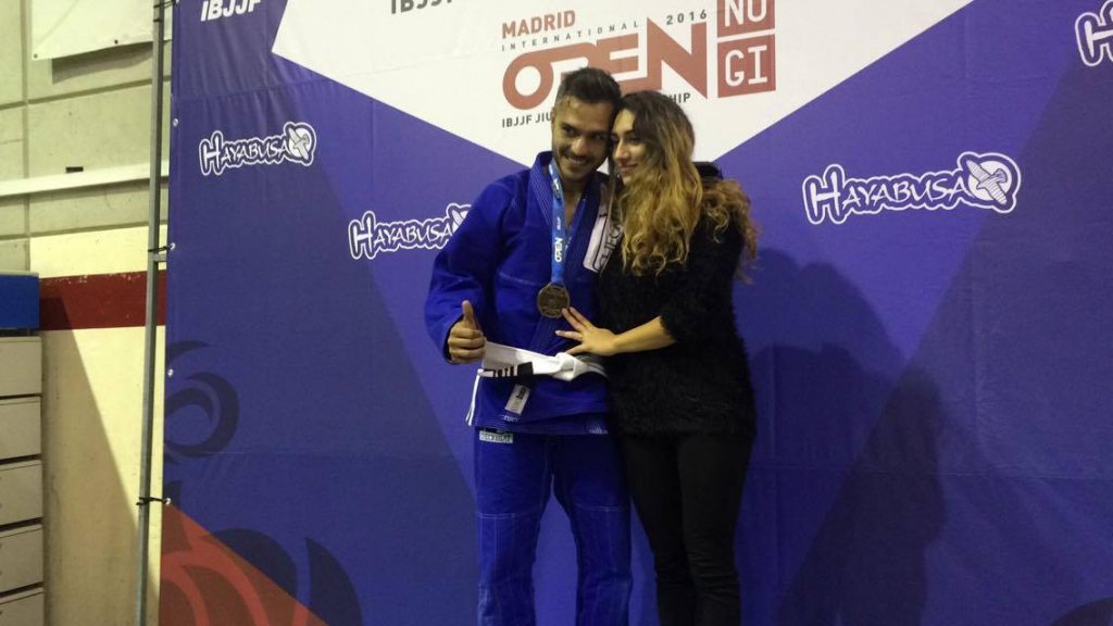 Πρόταση γάμου σε απονομή