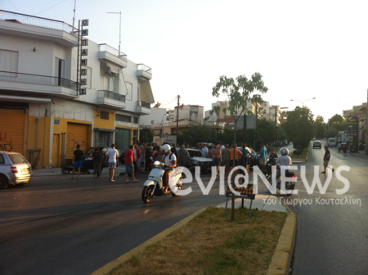 Εύβοια: Άφησαν τον καφέ στη μέση και έτρεξαν να βοηθήσουν – Δείτε το βίντεο