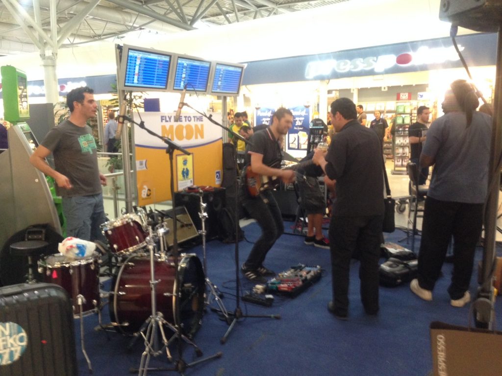 Γλέντι στο ”Ελευθέριος Βενιζέλος”