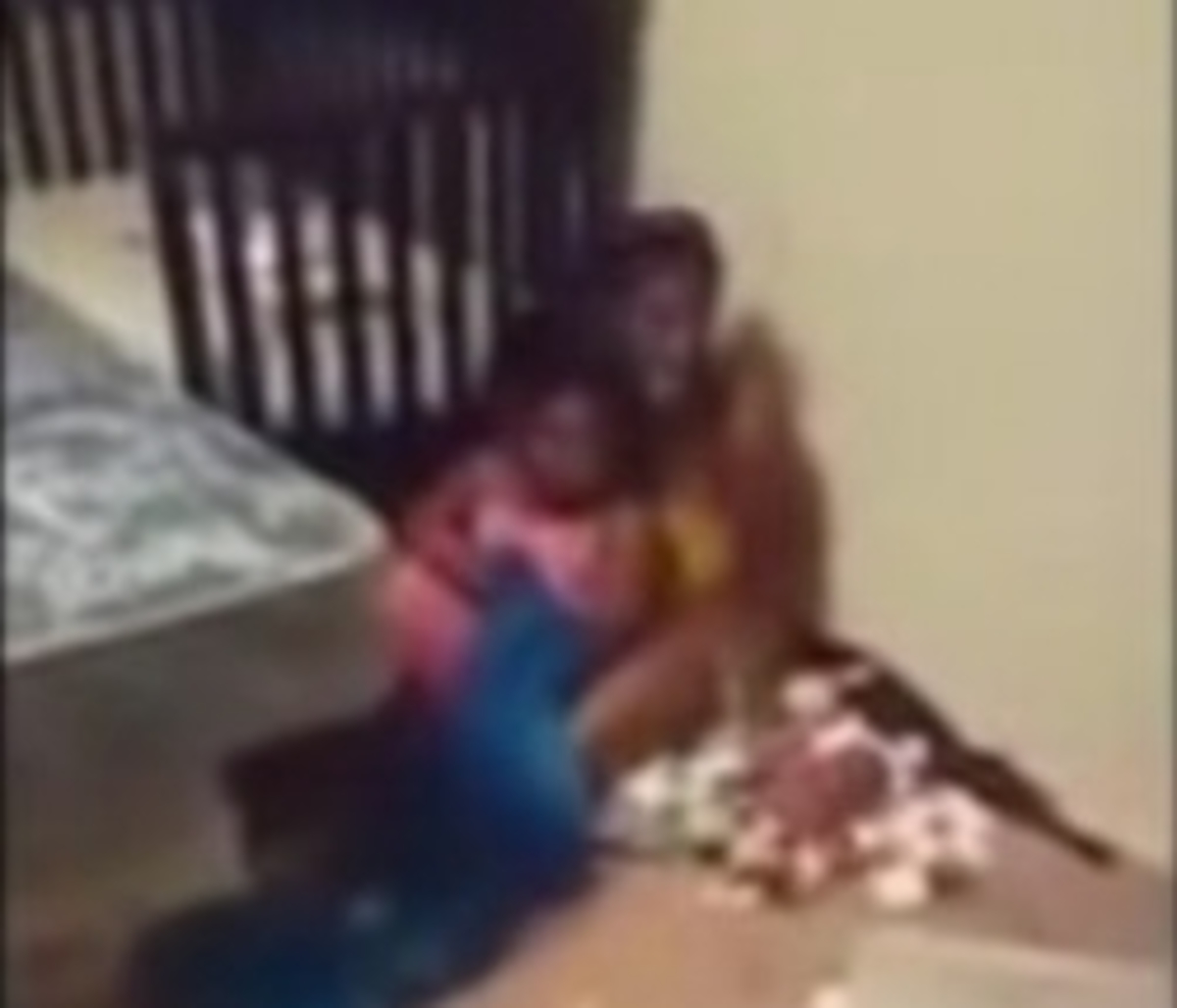 Κακοποίηση βρέφους από μητέρα