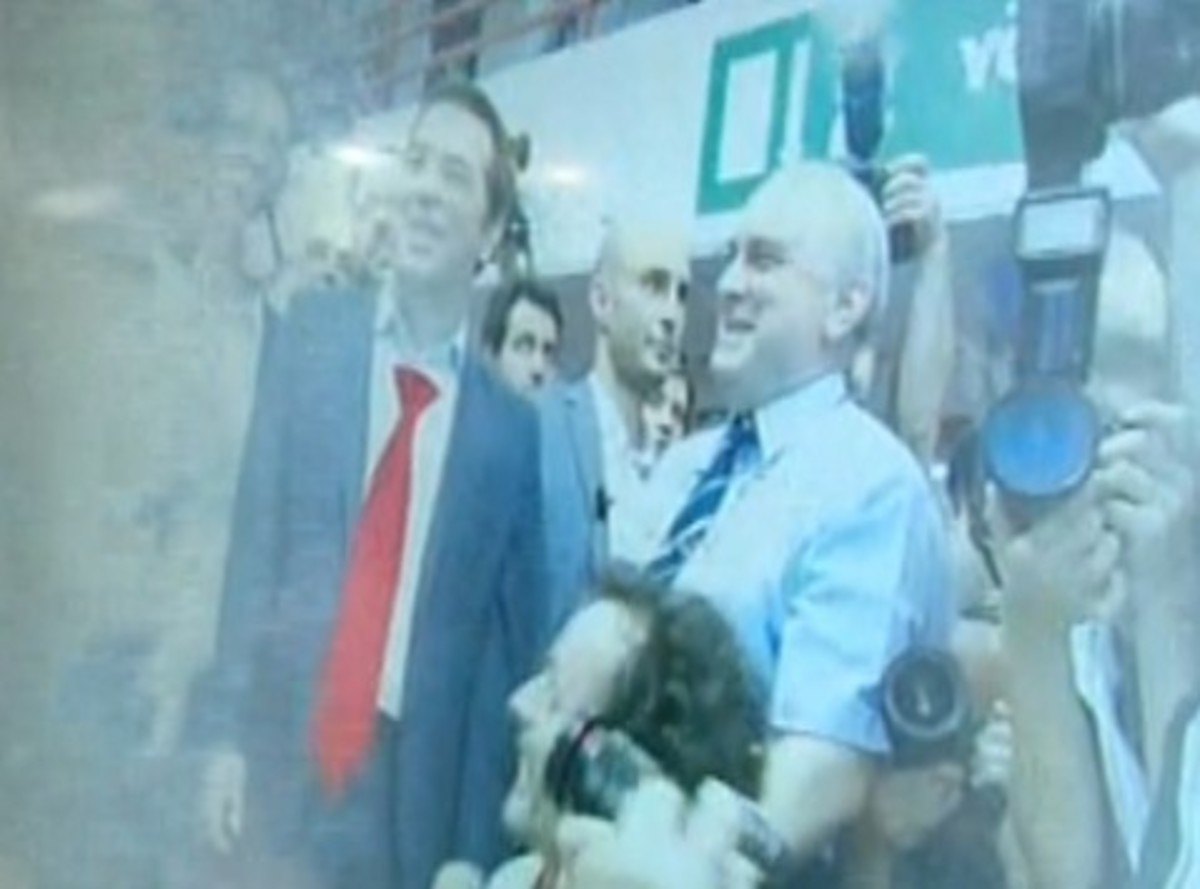 Έβαλαν γραβάτα στον Τσίπρα