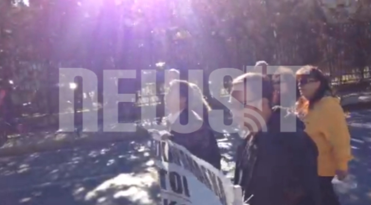 ”Λύσεις και όχι απολύσεις”