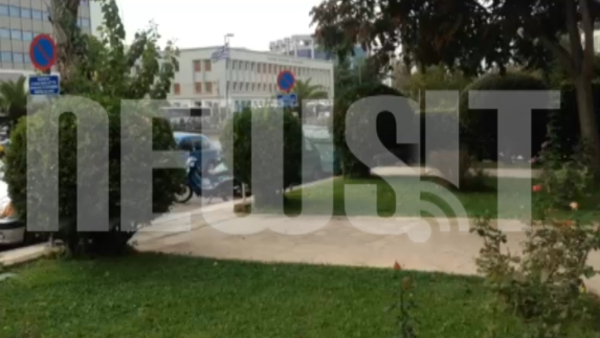 Ληστεύουν έξω από τράπεζες