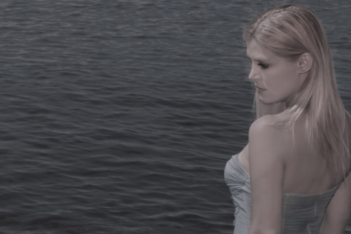 Μυθ-ιστορίες γυναικών… “Είκοσι και ένας έρωτες στου χρόνου το άσπρο πλοίο”