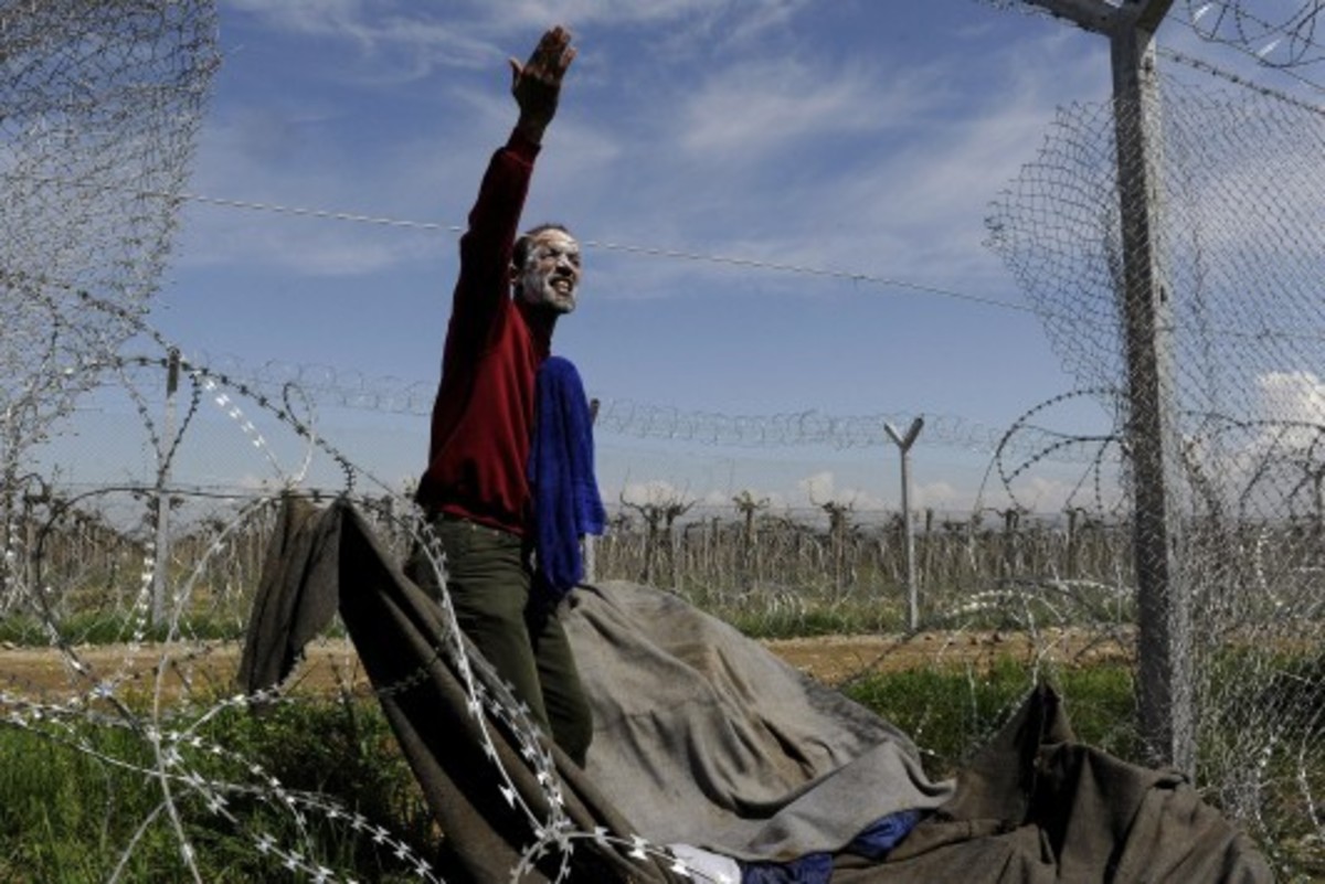 Προκαλούν οι αλληλέγγυοι στην Ειδομένη! Καλούν τους πρόσφυγες να ρίξουν το φράχτη στα σύνορα με τα Σκόπια