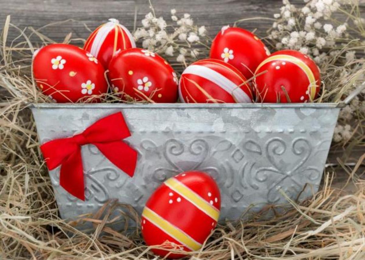 Κόκκινα αυγά: Υπέροχες ιδέες για να τα διακοσμήσεις! Plus: φυσικοί τρόποι να τα βάψεις!