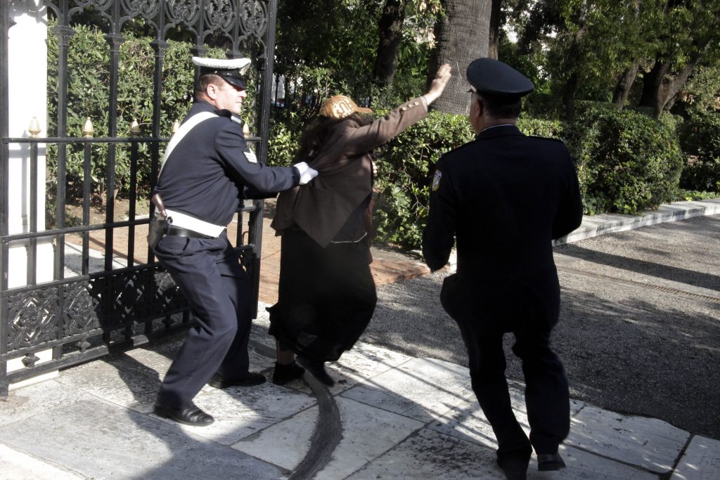 Ήθελε και η Ελένη Λουκά να δεί τον Παπούλια – ΦΩΤΟ