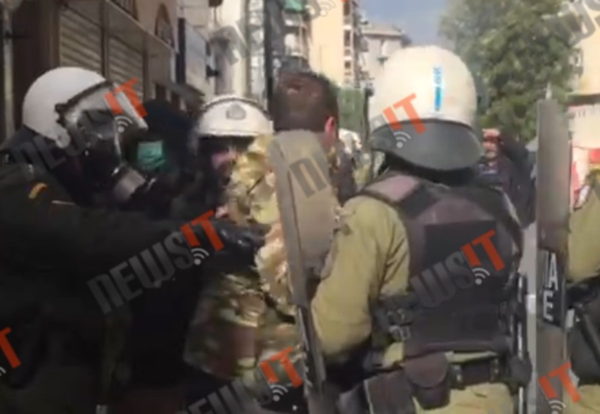 Προσαγωγή αγρότη από ΜΑΤ