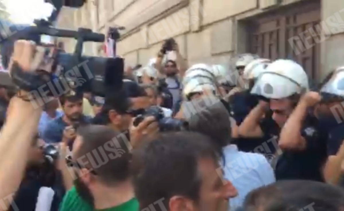 Επεισοδιακή συγκέντρωση στο ΣΕΒ