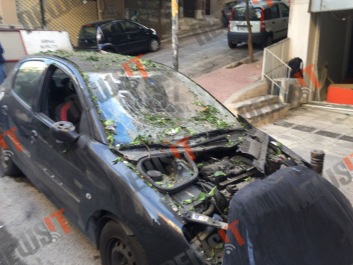 Καταστροφές από έκρηξη βόμβας