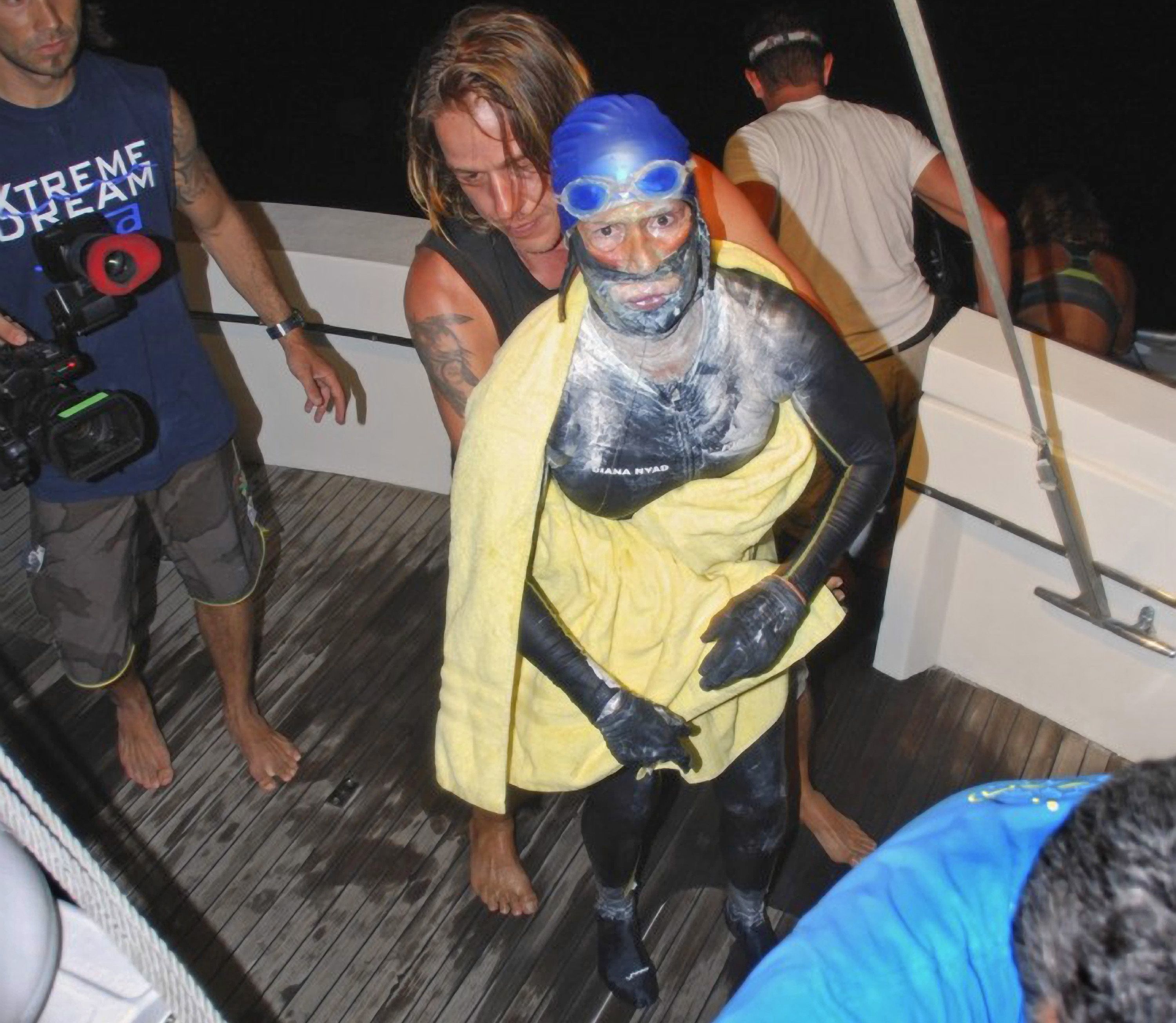 Εγκατέλειψε η 62χρονη που κολυμπούσε από την Κούβα στην Φλόριντα – φωτο