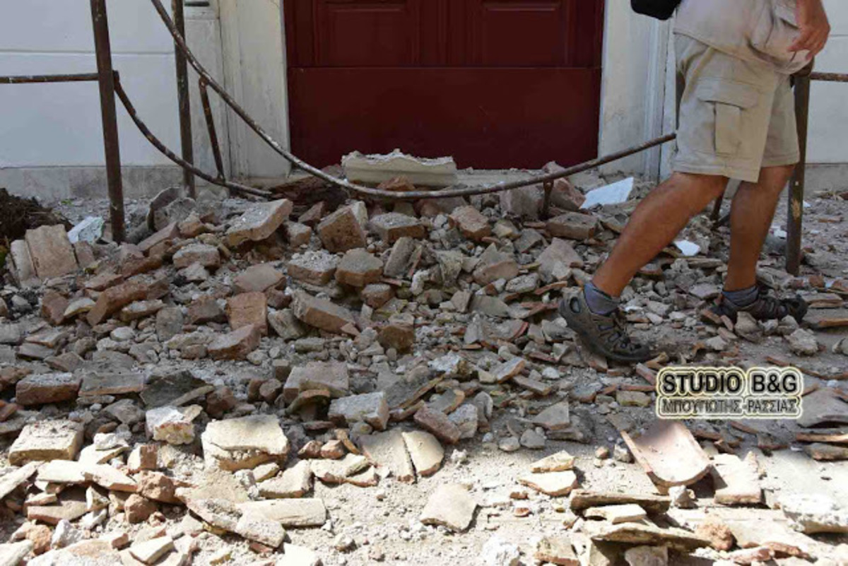 Ναύπλιο: Κατέρρευσε η σκεπή του Αγίου Νικολάου – Μεγάλες ζημιές στον ναό [pics, vid]