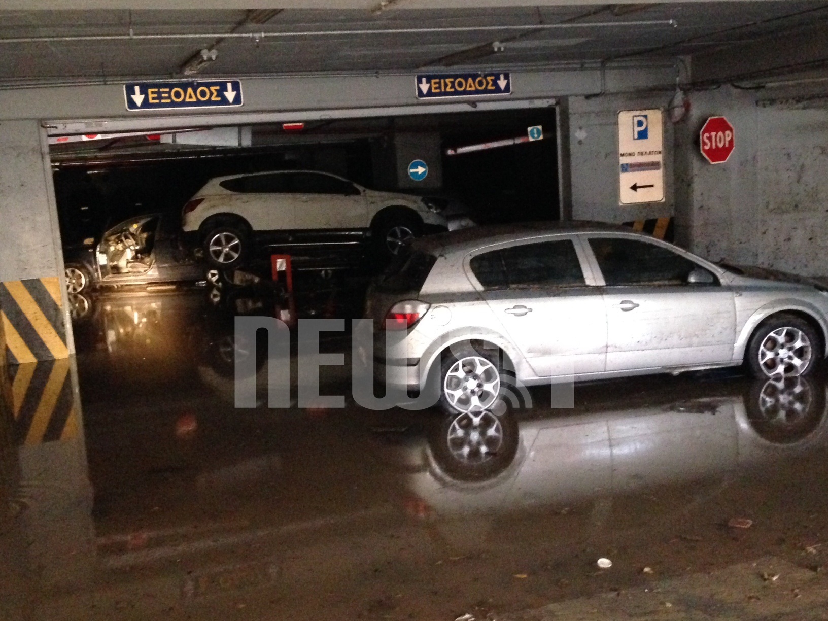 Δεν δεσμεύεται για αποζημιώσεις στους πληγέντες η ΑΒ Βασιλόπουλος! Παραμένουν στο υπόγειο γκαράζ τα αυτοκίνητα που “πνίγηκαν” στα νερά