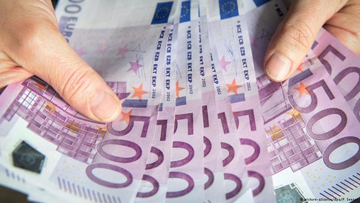 Η απόσυρση των 500 ευρώ φέρνει κατάργηση των μετρητών