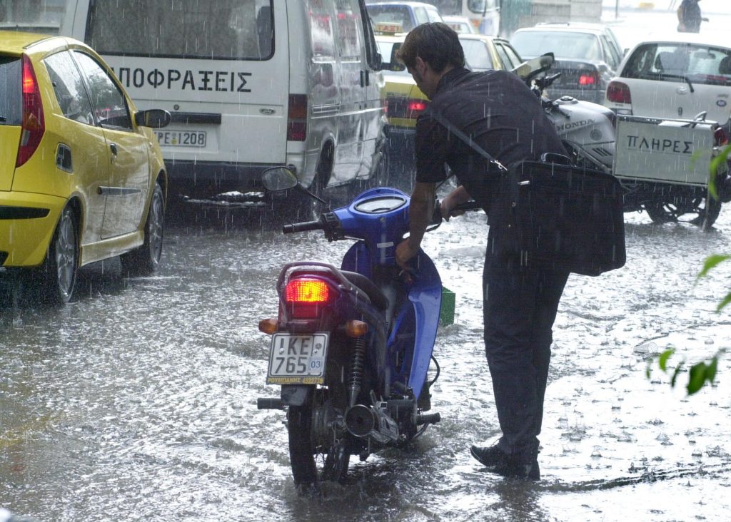 Επι ποδός όλα τα συνεργεία του δήμου Πειραιά για να αντιμετωπισθεί το κύμα κακοκαιρίας