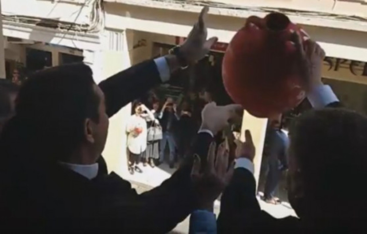 Έθιμο μπότηδων με Τσίπρα