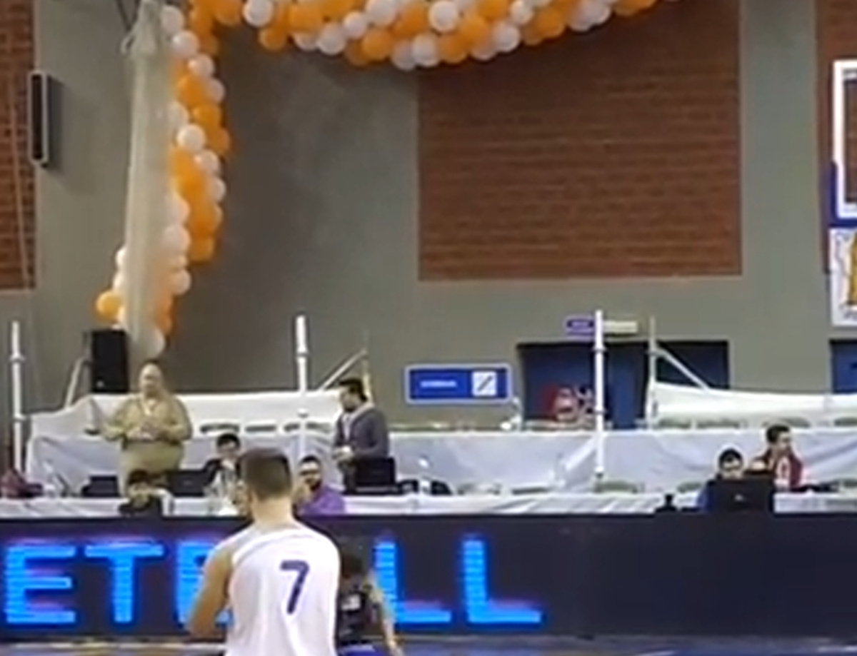 Ζεϊμπέκικο σε αναπηρικό καροτσάκι