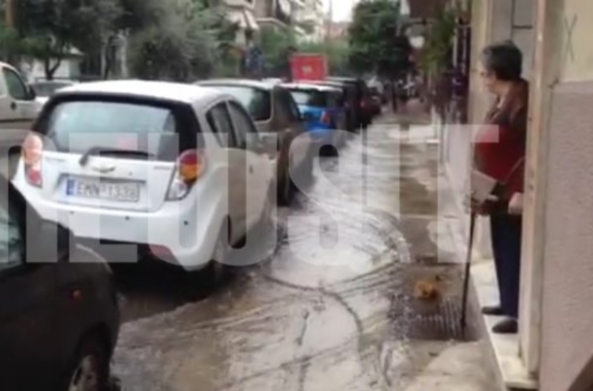 Καταρρακτώδης βροχή στην Αθήνα