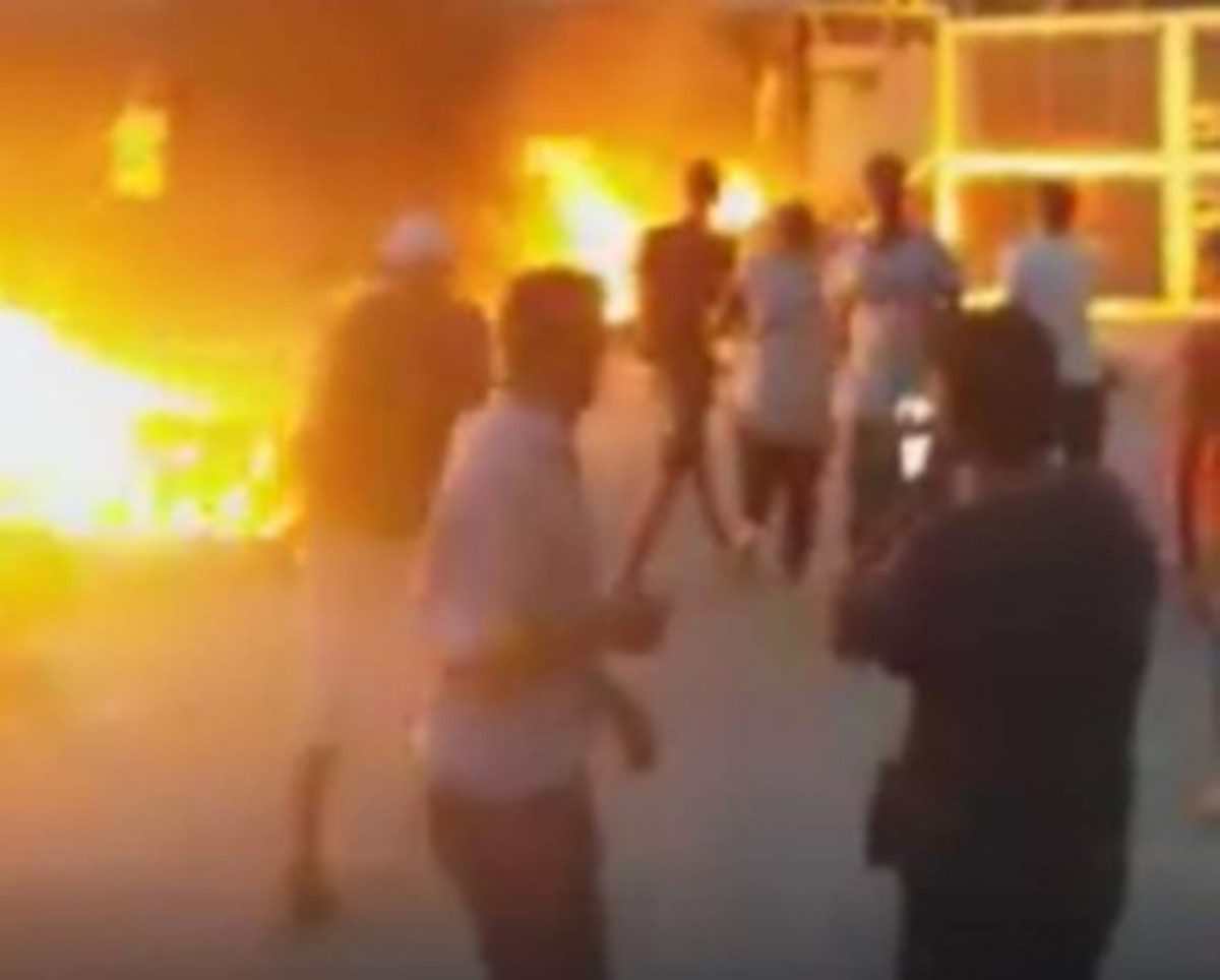 Πρωτοφανή επεισόδια στη Μόρια