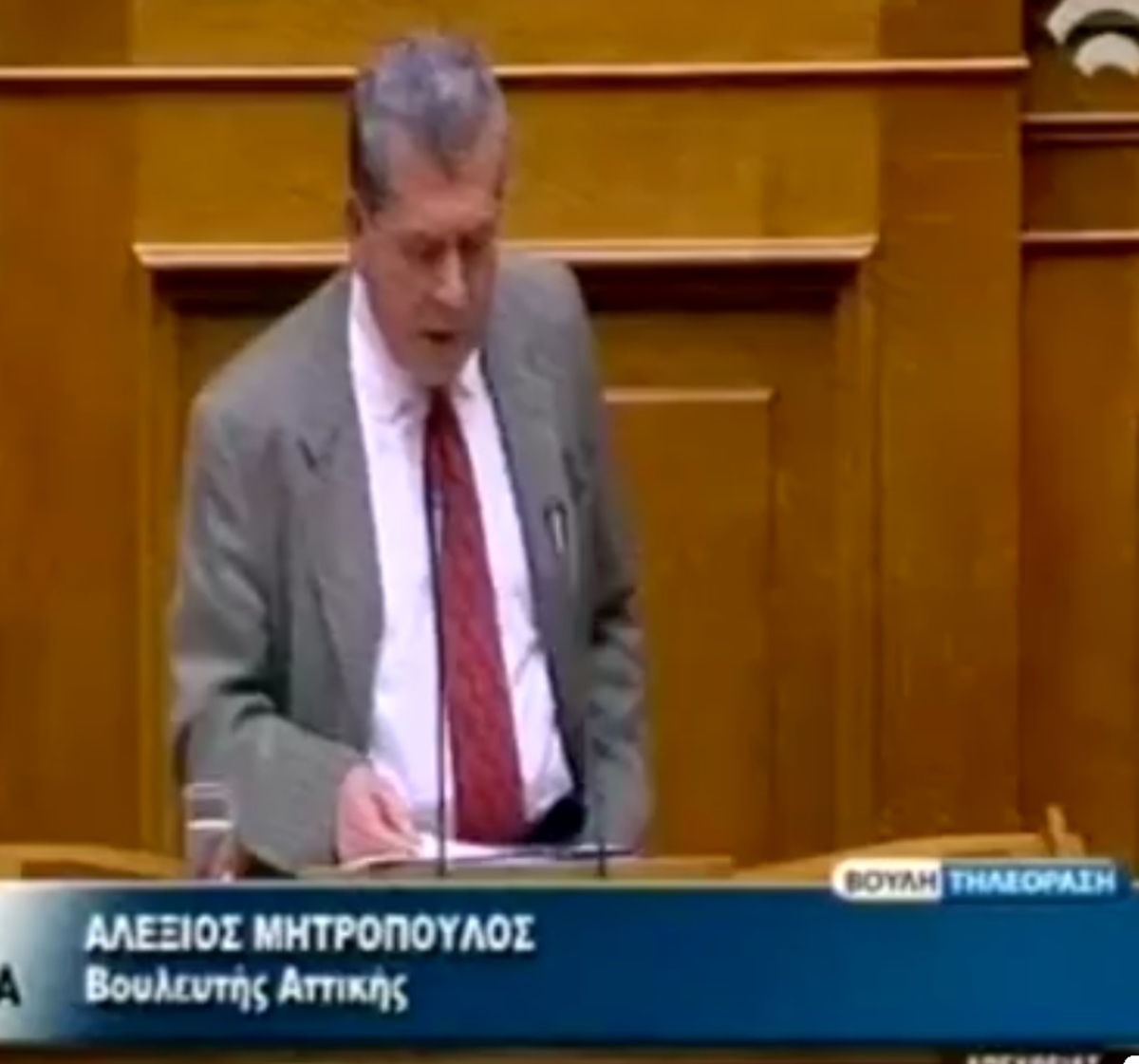 Μητρόπουλος δακρύζει στη βουλή
