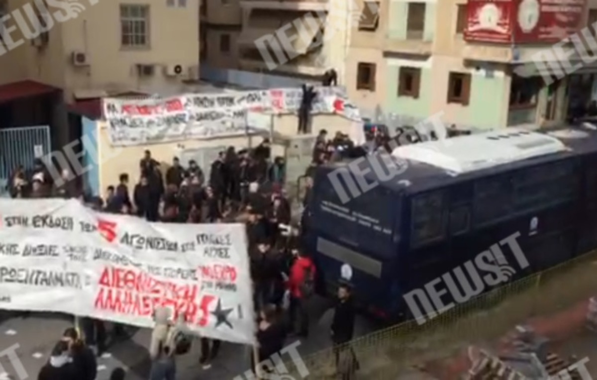 Συγκέντρωση για 5 φοιτητές