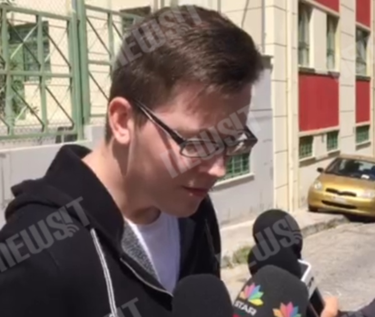 Μαθητές σχολιάζουν θέμα έκθεσης