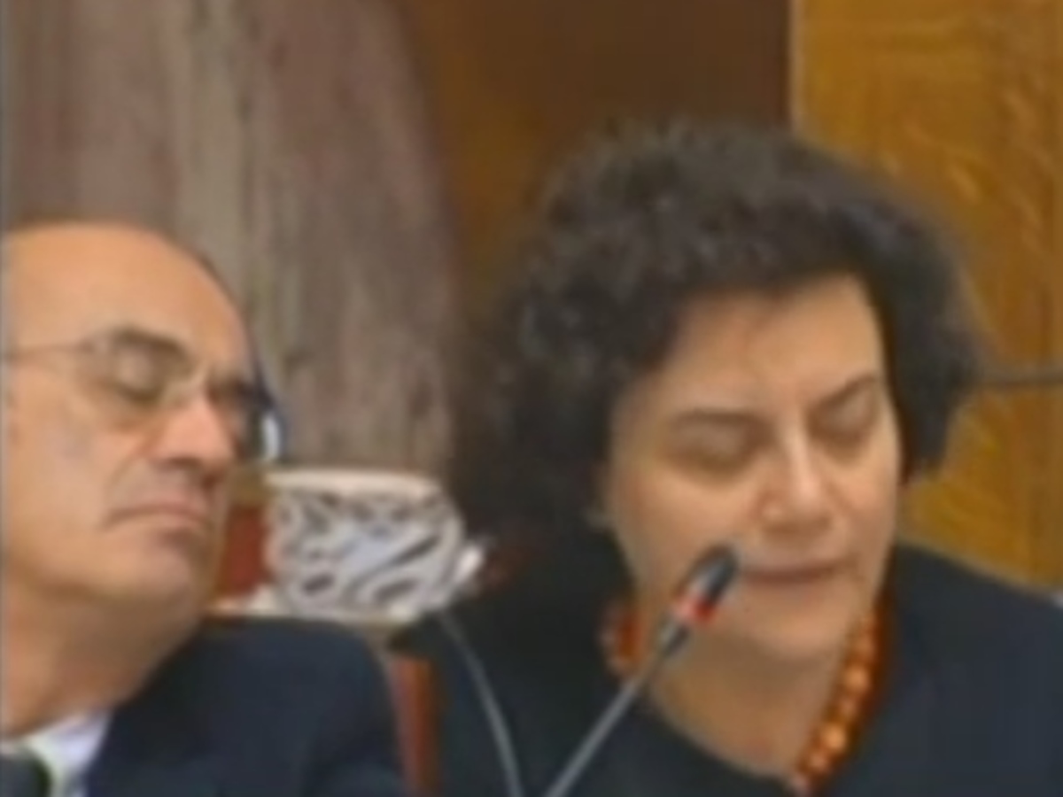 Υπουργός κοιμήθηκε στη βουλή