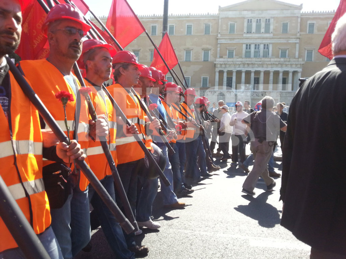 Εργατική Πρωτομαγιά: Συγκέντρωση του ΠΑΜΕ στο Σύνταγμα