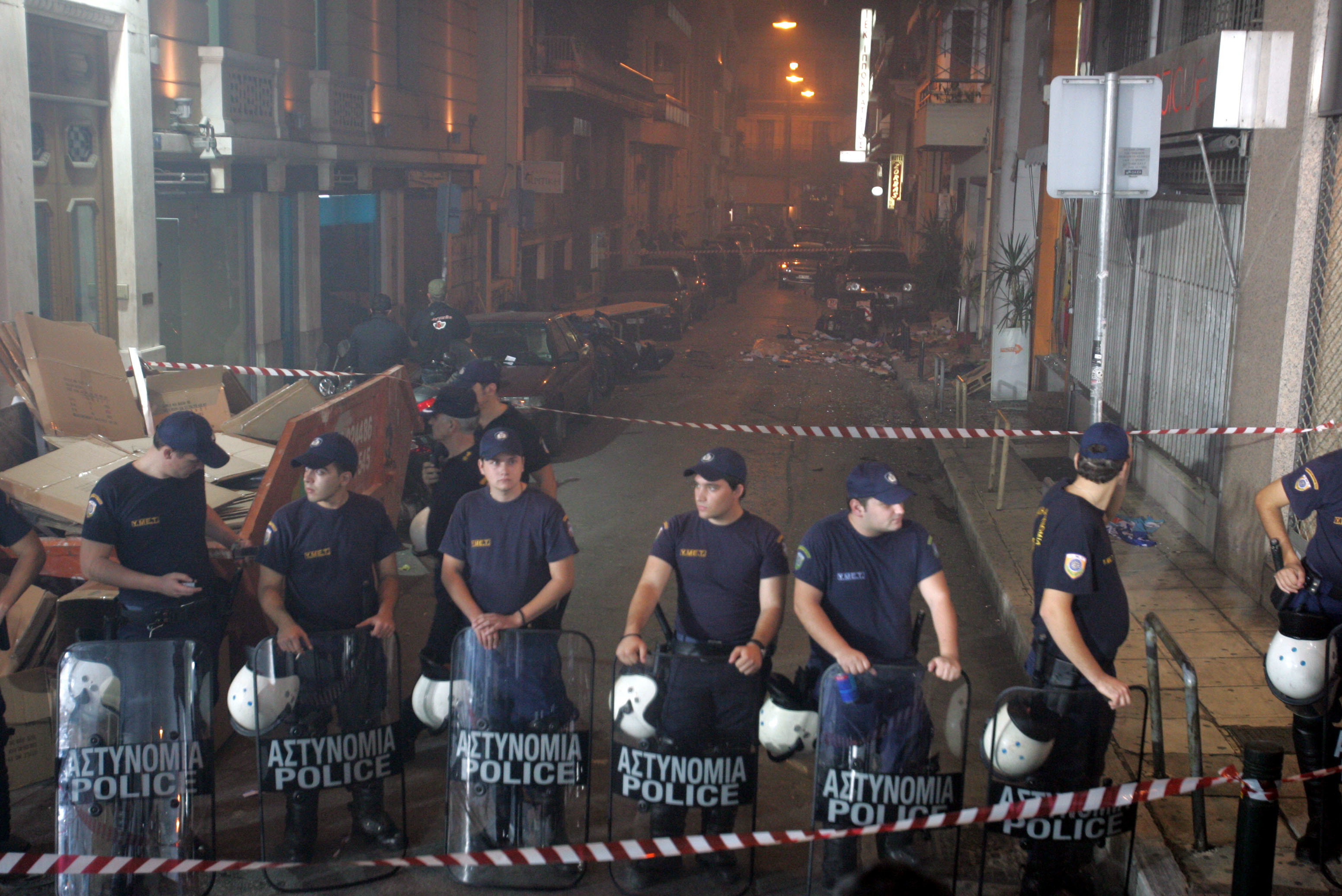 Εκρηξη την ώρα της ομιλίας του Καραμανλή