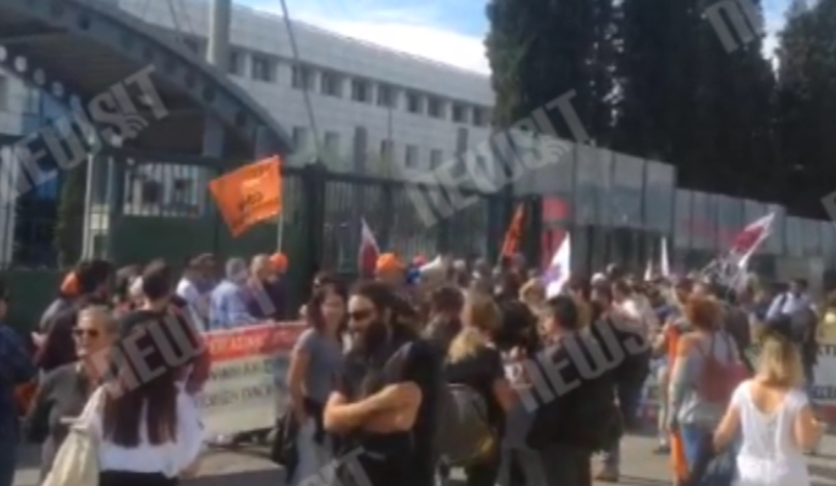 Συγκέντρωση στο υπουργείο Παιδείας