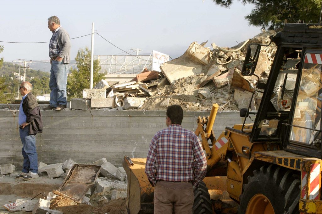 Καρδίτσα: Τον συνέλαβαν… για τα μπάζα που πετούσε