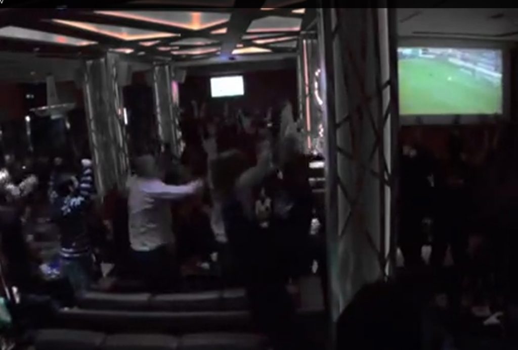 Πανηγυρισμοί Παοκτζήδων σε καφετέριες